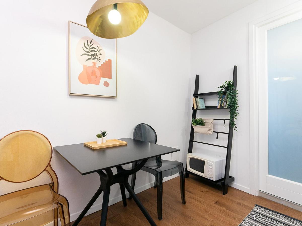 Stylish Studio Apartment By Irundo โรวีน ภายนอก รูปภาพ