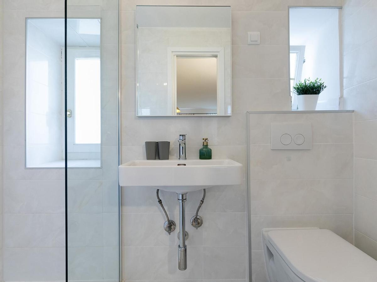 Stylish Studio Apartment By Irundo โรวีน ภายนอก รูปภาพ