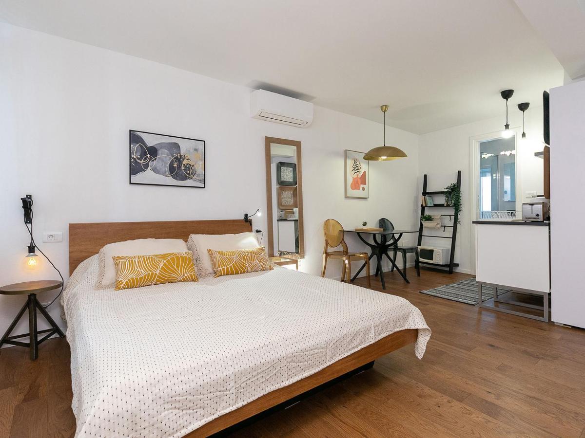 Stylish Studio Apartment By Irundo โรวีน ภายนอก รูปภาพ