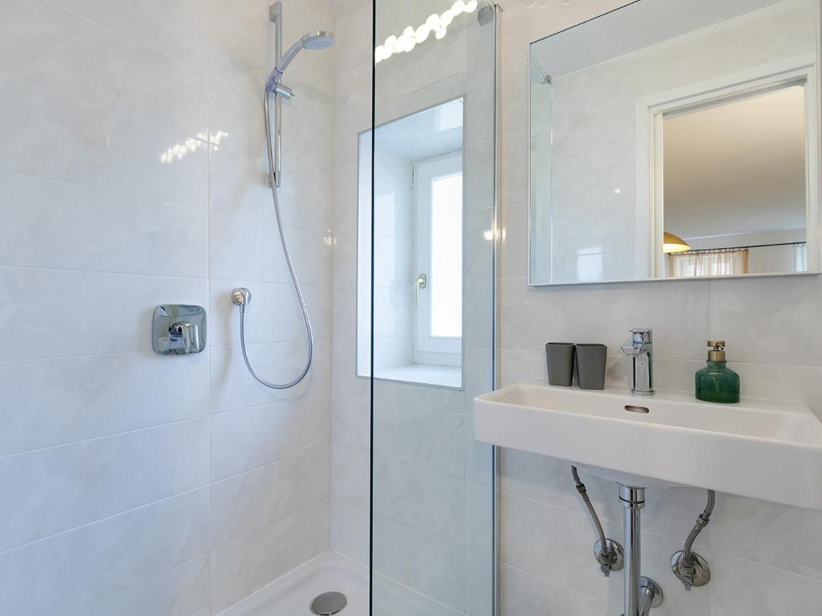 Stylish Studio Apartment By Irundo โรวีน ภายนอก รูปภาพ