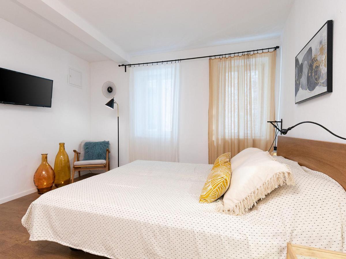 Stylish Studio Apartment By Irundo โรวีน ภายนอก รูปภาพ